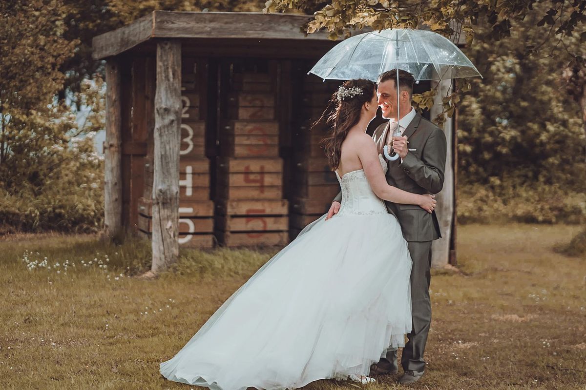 Photo 3: Rustic Style