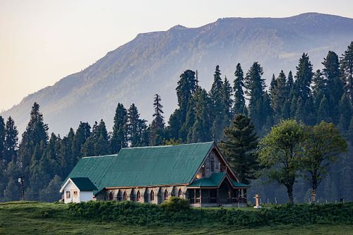 HUMANS & MASTERPIECES