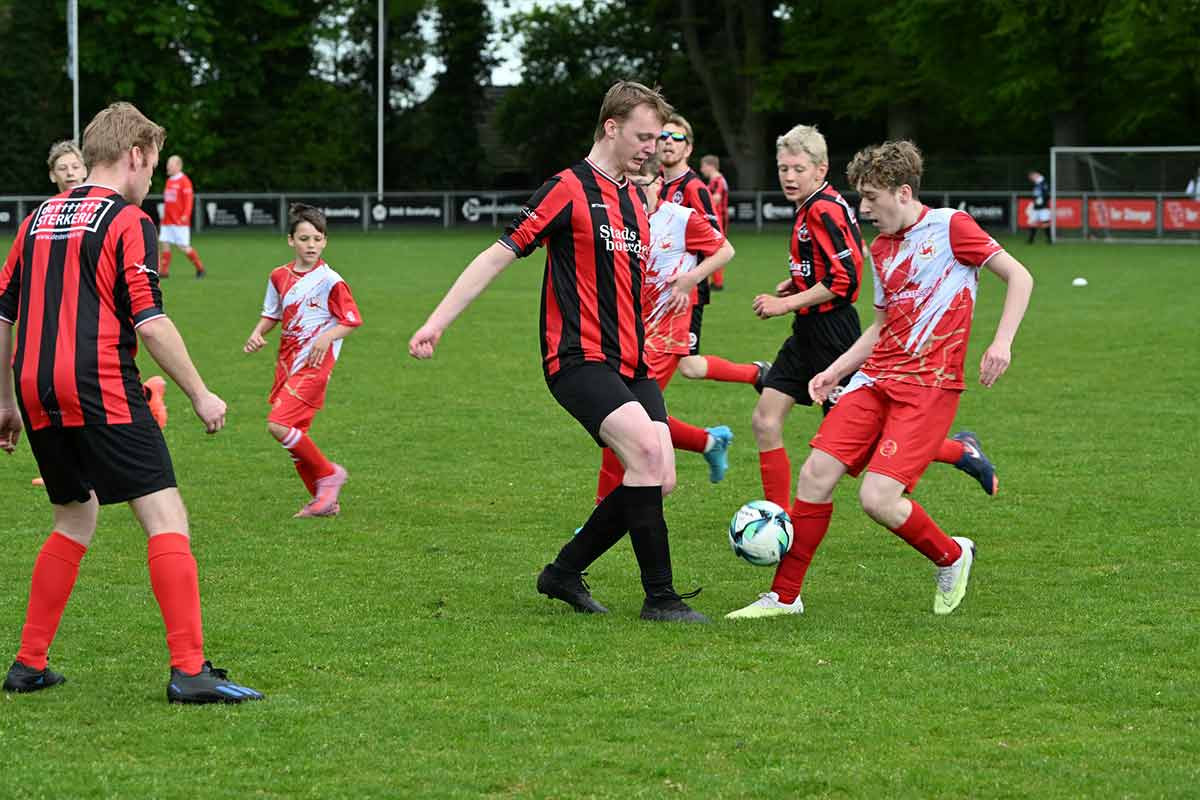 Spannende Partie beim internationalen Inklusionsturnier zwischen den Ibbenbürener Kickers und Teams aus den Niederlanden.