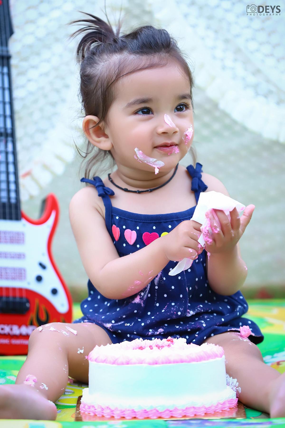 Cute baby girl cake smash photoshoot in Delhi