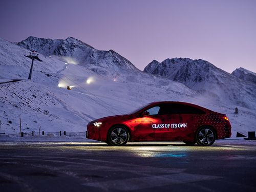 CLA-Prototyp vor verschneitem Ski Gebiet