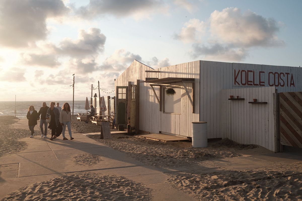 People walking past Koele Costa Beach Caf&eacute; during sunset, captured by photographer Sandeep Gajula