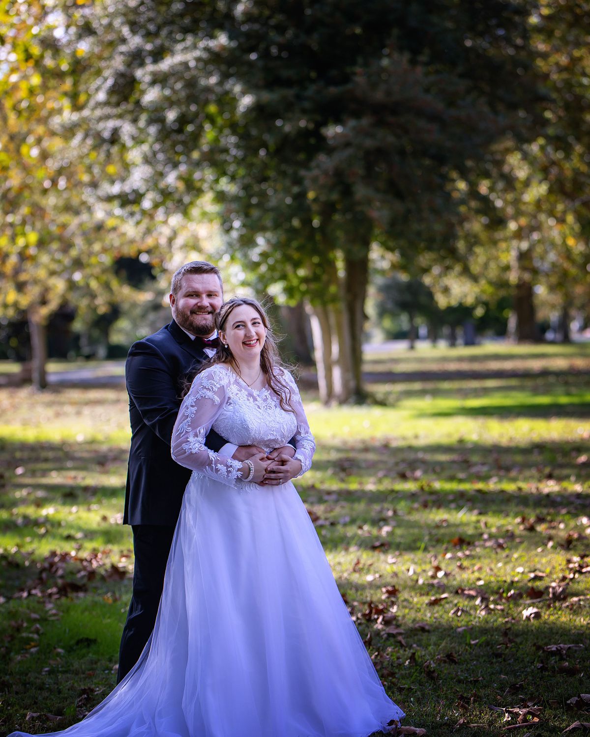autumn wedding portraits on the grounds at Ross mansion, seaford, de