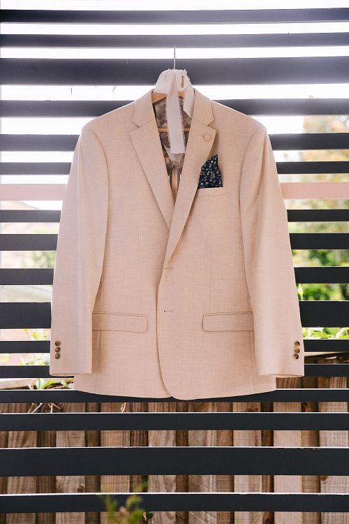 Bride & Groom get ready for the wedding day