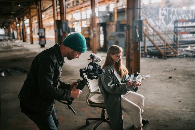 Fotograaf filmt een model