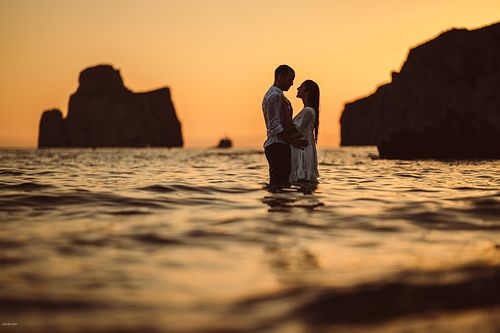 "prematrimoniale coppia in acqua controluce davanti Masua Pan Di Zucchero Sardegna"