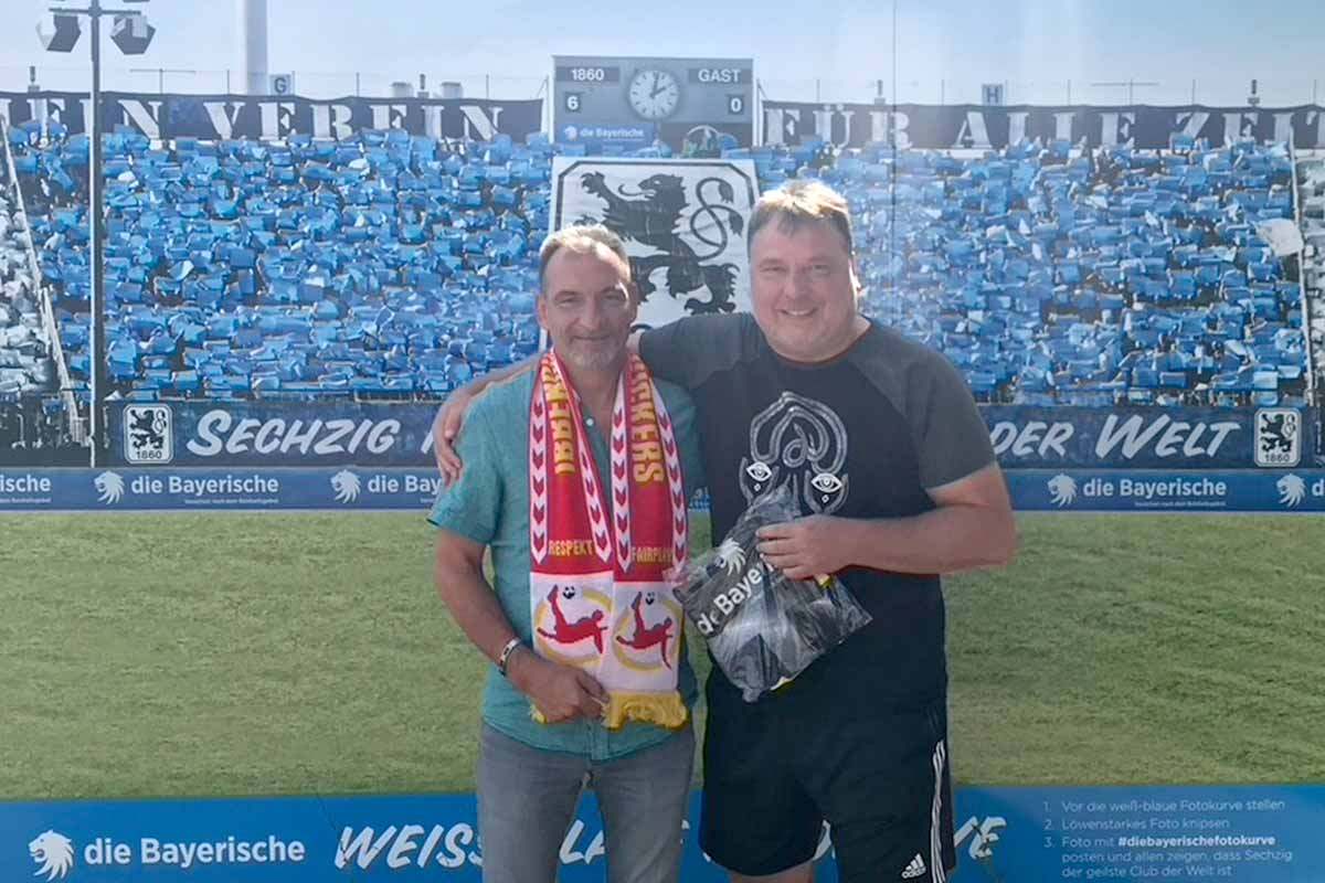 Heinz Schmidt und Marcel Grabow auf der Sportanlage des TSV 1860 München
