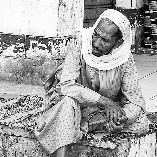 Portrait de l'homme au marché au Caire en Egypte