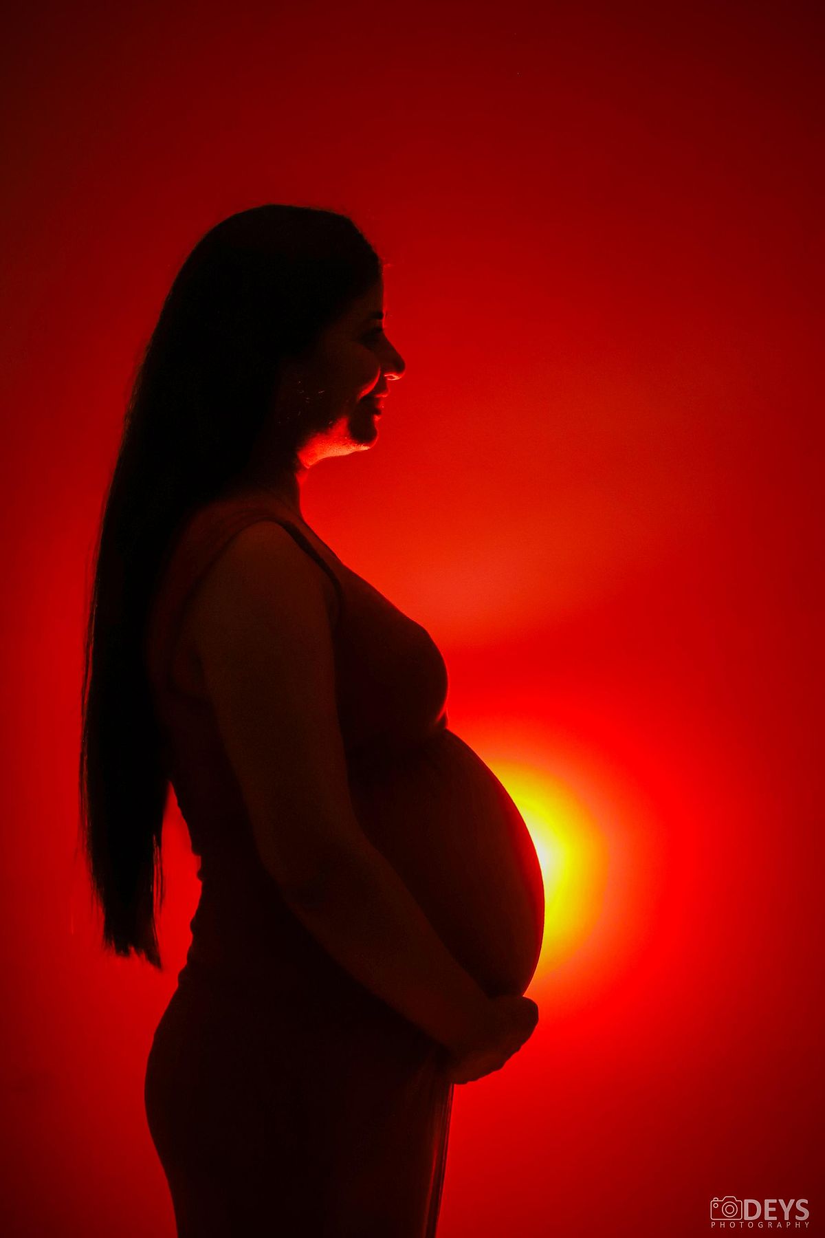 Silhouette pregnant lady photoshoot