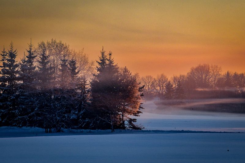 Külmunud maa õhtustes uduvaaludes