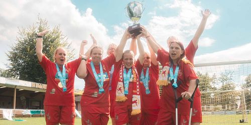 M&auml;dchen- & Frauenfu&szlig;ball