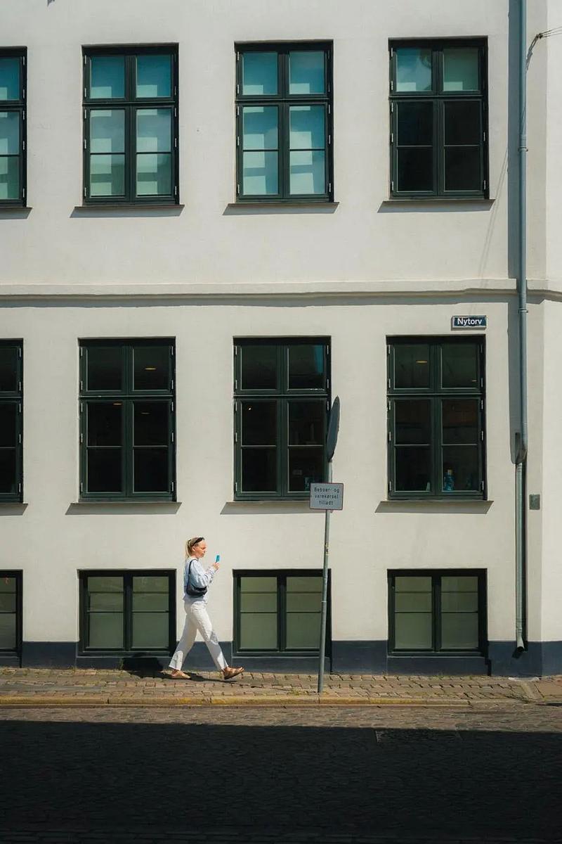 Dreamy Film Lightroom Preset – Soft & Sunny Aesthetic for a Retro Look