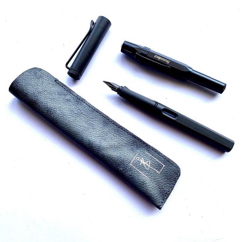 Skins : Classique Leather Pen Case
