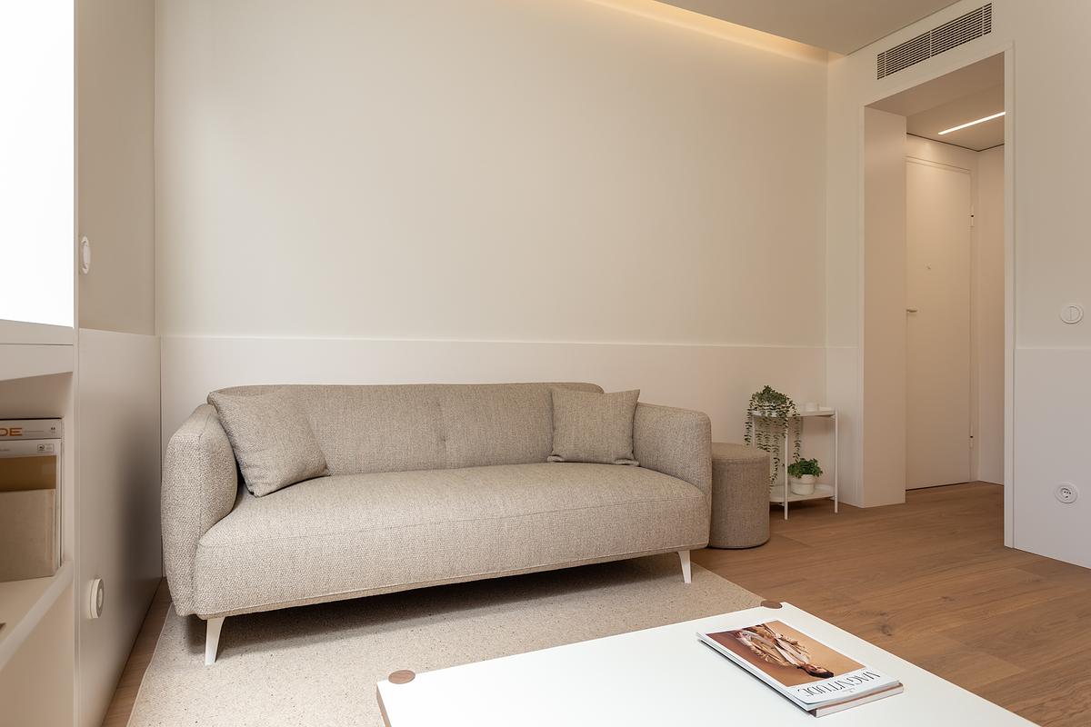 Fotografia de no Apartamento Reabilitado na Av. Roma, Lisboa, projeto do ATELI&Ecirc; 22.