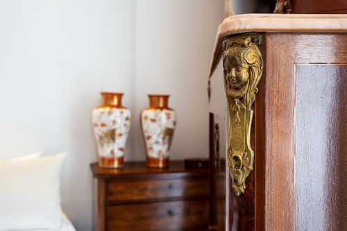 Fotografia de na Casa Andaluz, detalhes marcenaria madeira, interiores de luxo concebidos por FEMMA Interior Design.