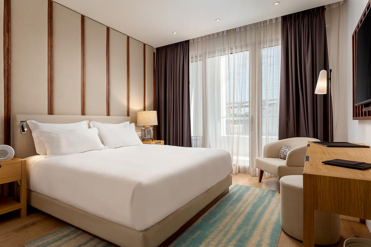 Hyatt Regency Lisboa Queen Bed Room