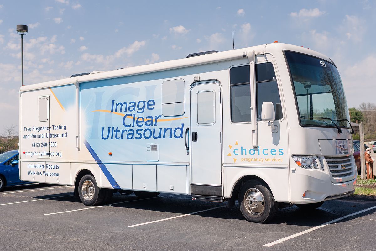 Community Baby Shower mobile ultrasound center by Cranberry Township, PA newborn photographer