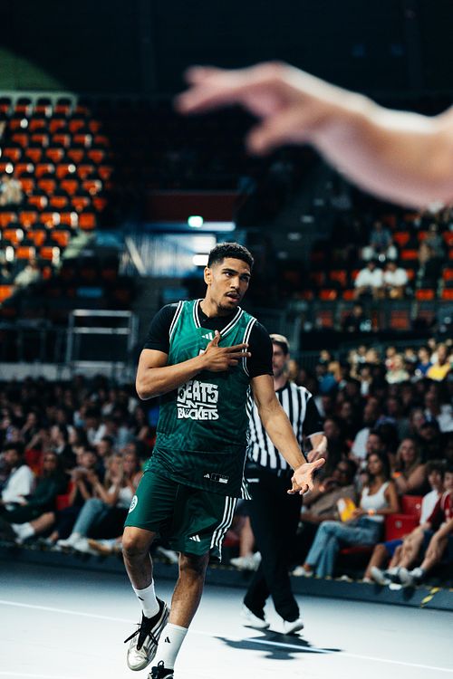 Adrian Worthy bei Beats N Buckets nach einem Dreierwurf