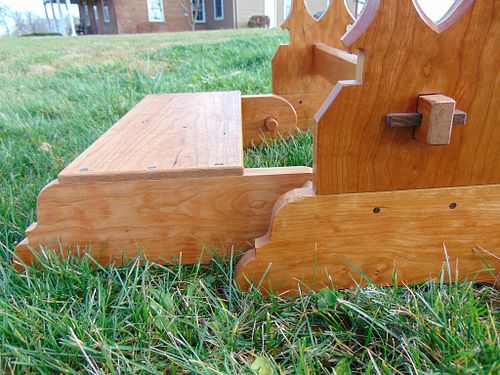 Folding kneeler detail