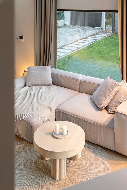 Minimalist living room with clean lines &ndash; Faget project