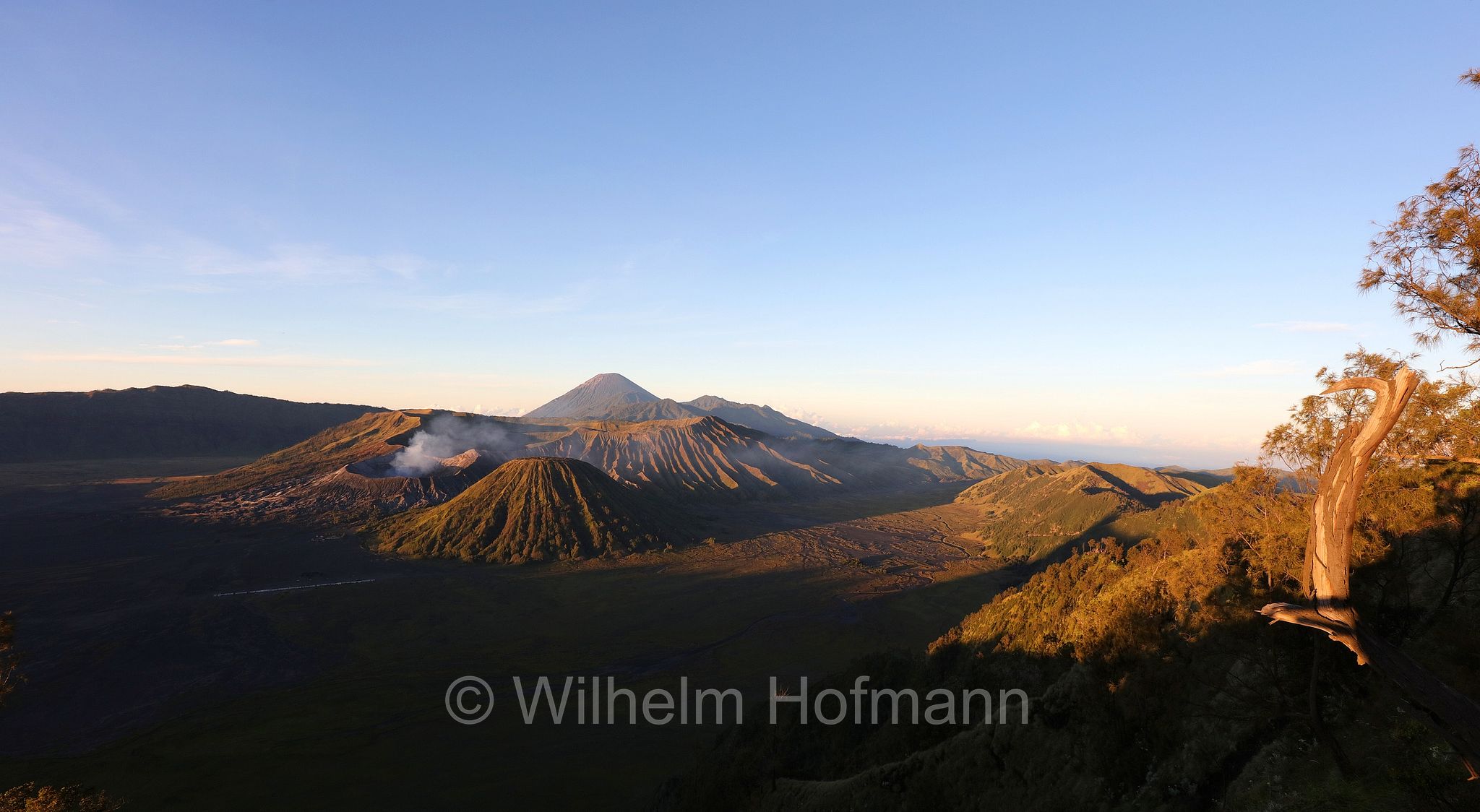 Mount Bromo, Bromo, Semeru, King Kong Hill, East Java, Indonesia, Indonesien, Sunrise, Sonnenaufgang, ﻿Bromo Tengger Semeru National Park, Nationalpark Bromo-Tengger-Semeru, parco nazionale di Bromo Tengger Semeru