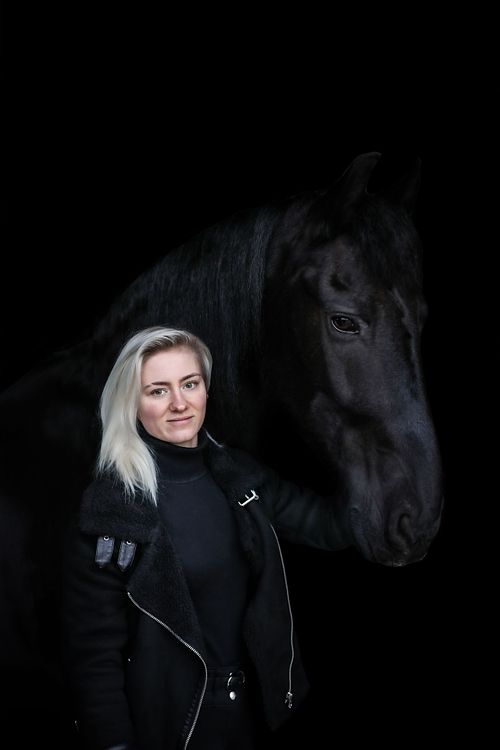 Ich bin Michelle, geboren und aufgewachsen an der K&uuml;ste der Hansestadt Wismar, stolze Besitzerin von zwei Hunden und einem Pferd und mit einer leidenschaftlichen Begeisterung f&uuml;r Tierfotografie erf&uuml;llt.
