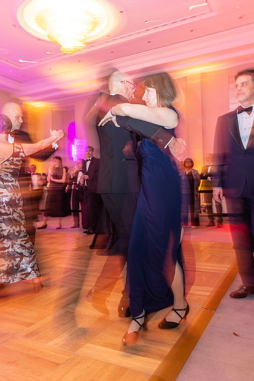 Guests enjoying formal dancing under lights at the Bundespresseball 2024 in Berlin.