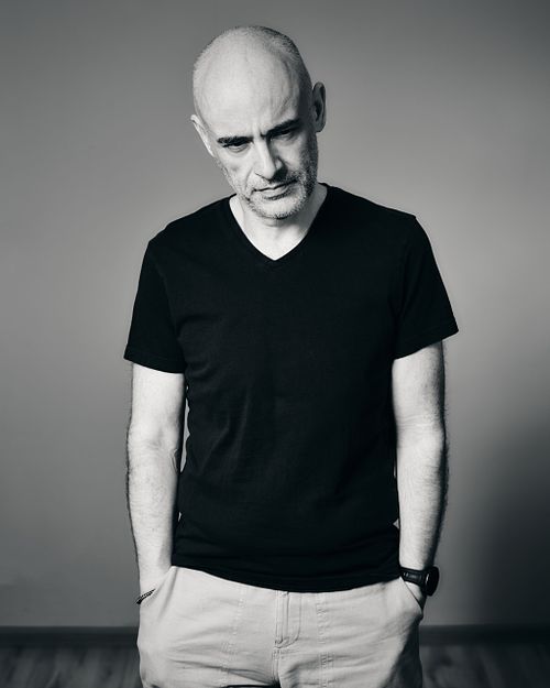 Hello, I am Billy Cosgrave. A street and events photographer based in Warsaw, Poland