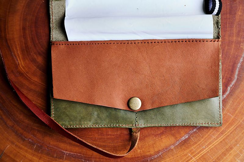 Skins: Pongchau Tobacco Pouch with Guitar Charm (Trifold)