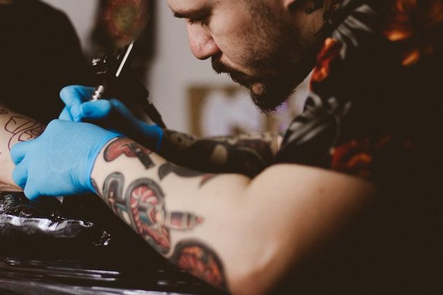 Cómo crear un portafolio de aprendizaje de tatuajes (con ejemplos)