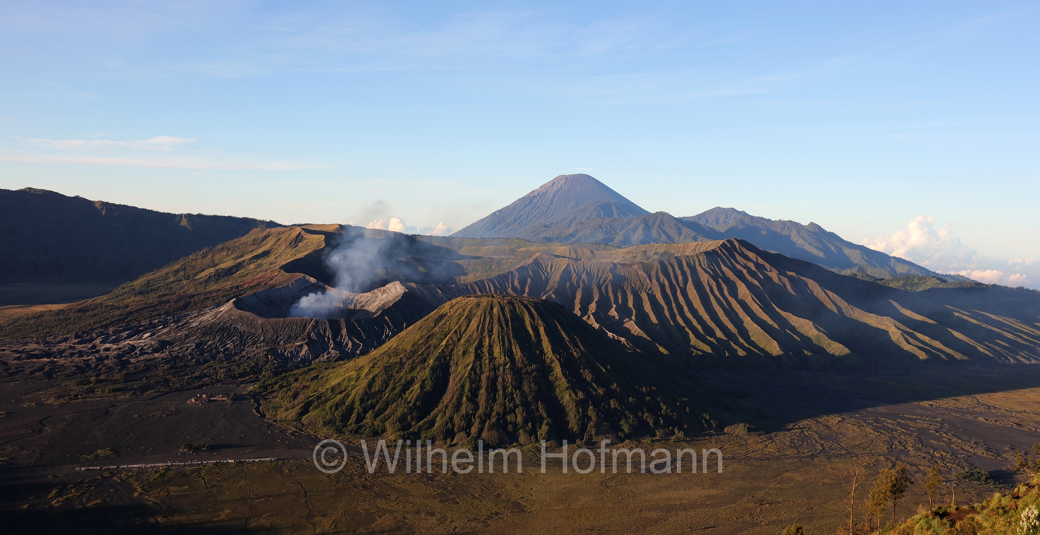 Mount Bromo, Bromo, Semeru, King Kong Hill, East Java, Indonesia, Indonesien, Sunrise, Sonnenaufgang, ﻿Bromo Tengger Semeru National Park, Nationalpark Bromo-Tengger-Semeru, parco nazionale di Bromo Tengger Semeru