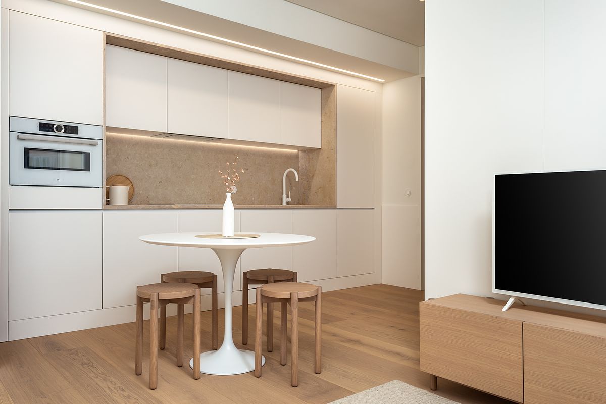 Fotografia de no Apartamento Reabilitado na Av. Roma, Lisboa, projeto do ATELIÊ 22.