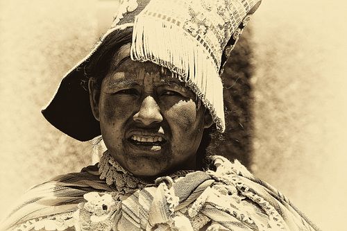 Portrait en sepia d'une femme de Bolivie