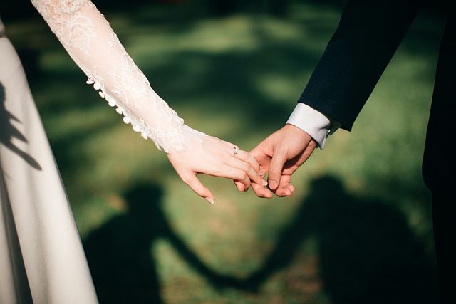 Cosa includere in un sito web per matrimoni: una guida completa