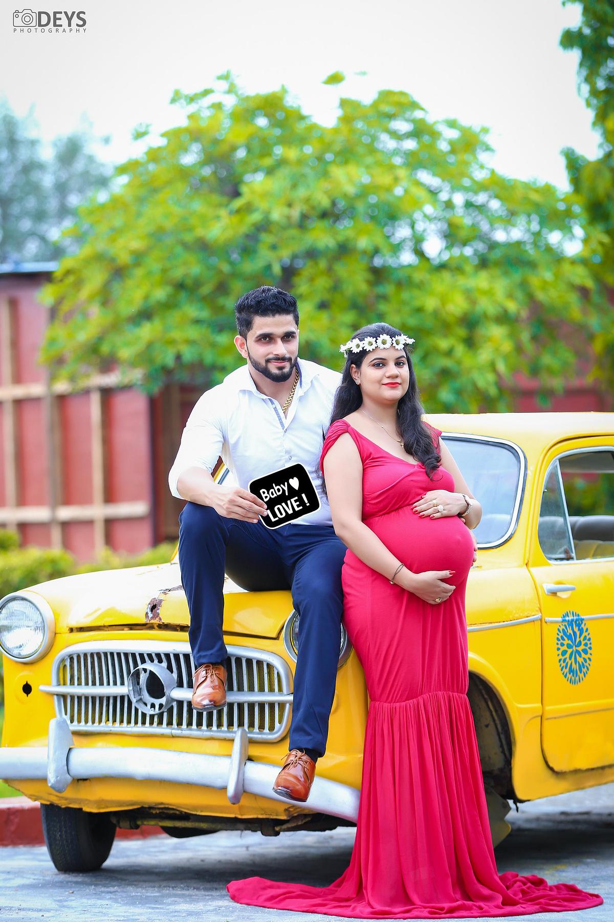 Couple maternity pictures in theme studio in Sonipat
