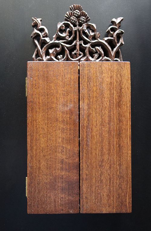 Triptych shrine with doors closed