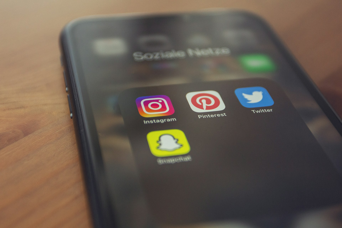 Pantalla del teléfono con iconos sociales