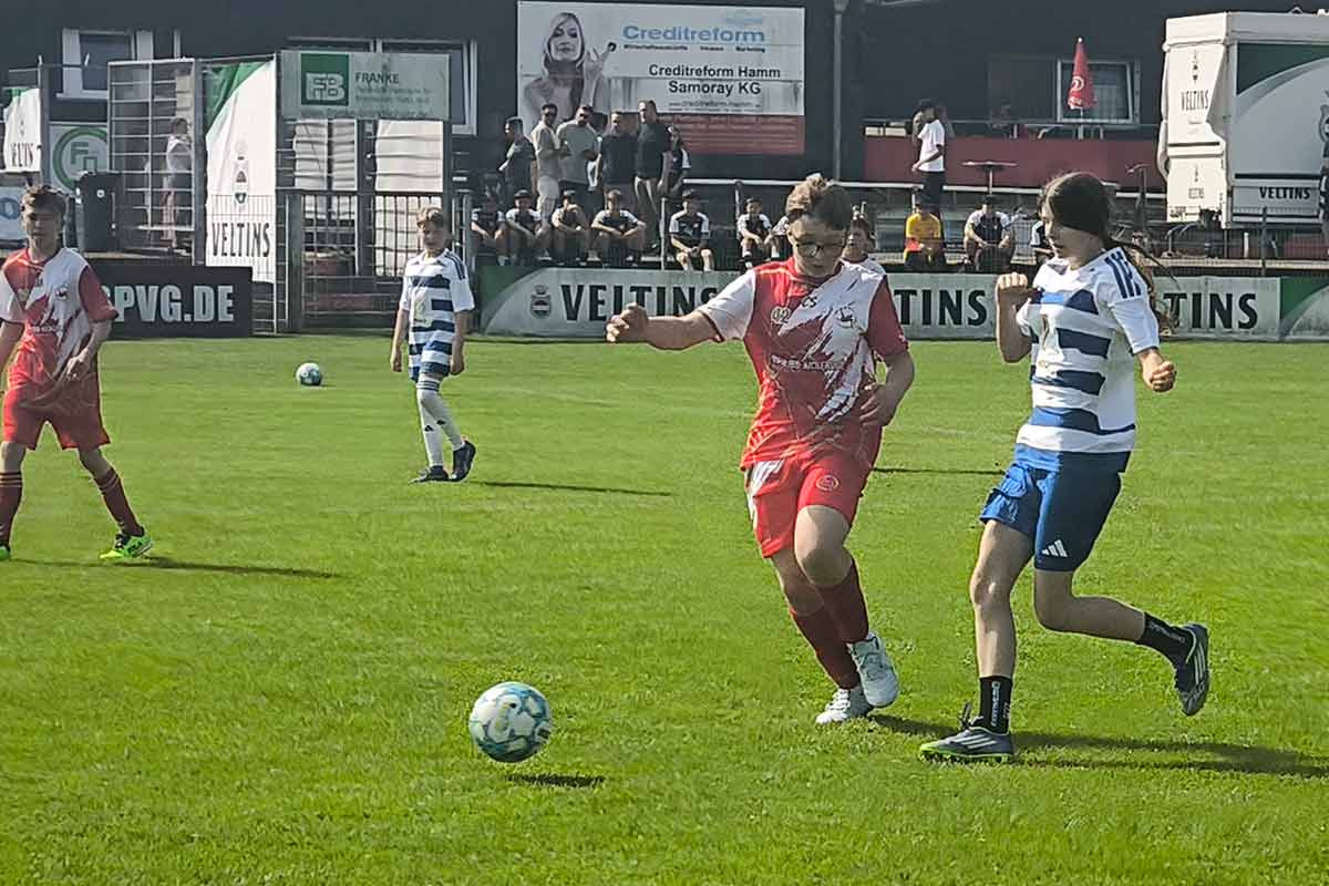 Tolle Spielszene und viel Fairplay auf dem Platz