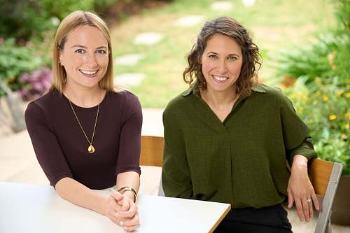 We are a team of fatigue specialists working to support people living with chronic fatigue syndrome (ME/CFS), long COVID, post-viral fatigue, fibromyalgia, work-related or autistic burnout, menopause, or ongoing symptoms without a clear diagnosis.