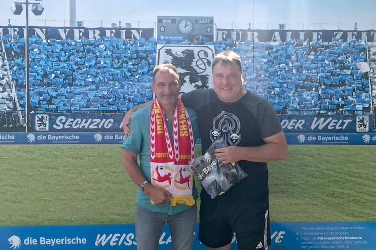 Heinz Schmidt und Marcel Grabow auf der Sportanlage des TSV 1860 München
