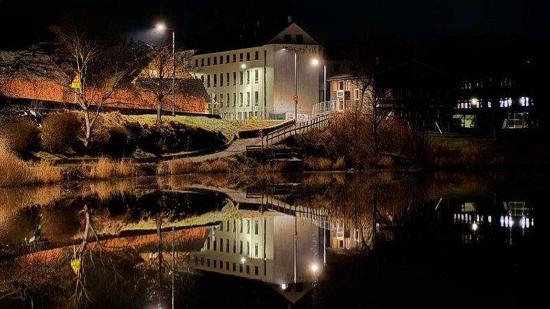 Opnar kl 12:30 i dag