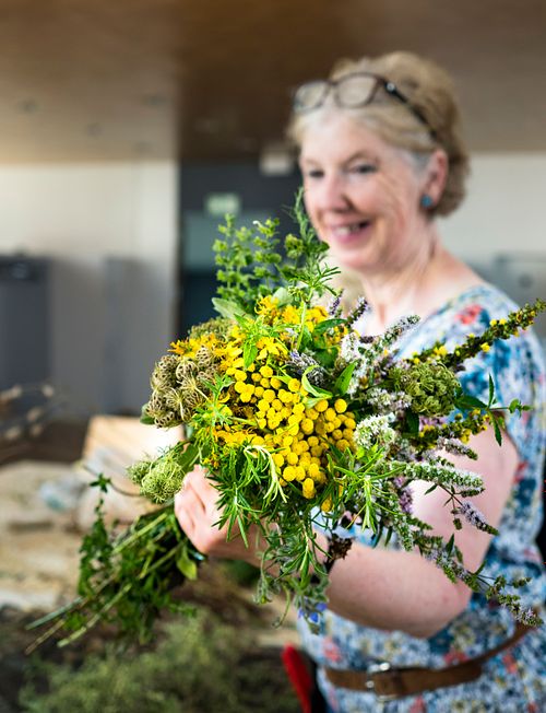 Kräuter Strauss binden