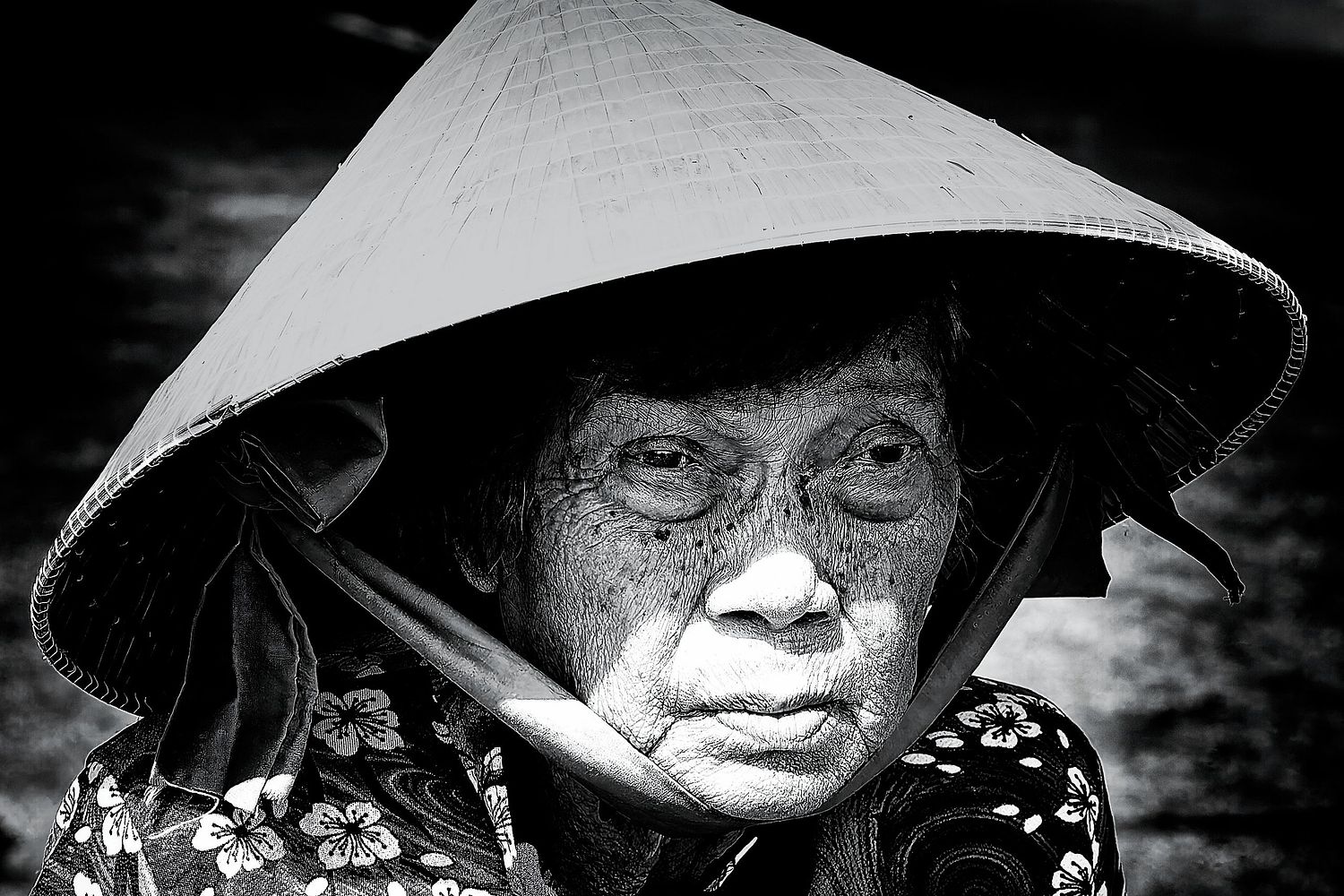 Portrait d'une femme pris en photo de rue à Sapa au Vietnam
