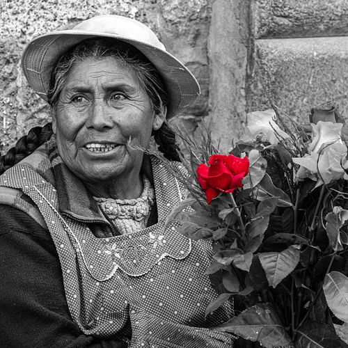 Portrait noir et blanc d'une femme du Pérou