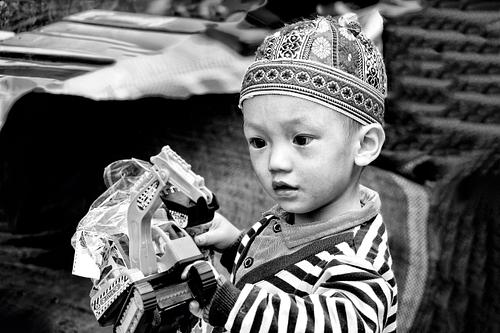 Portrait d'un enfant pris en photo de rue à Sapa au Vietnam