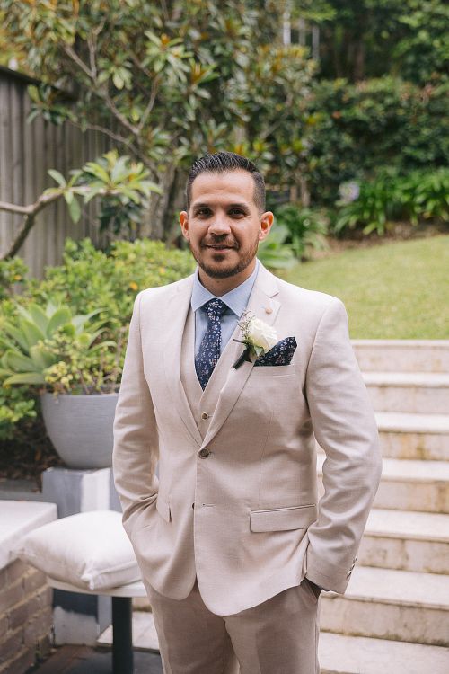 Bride & Groom get ready for the wedding day